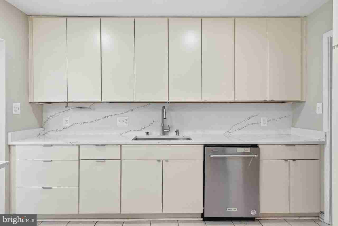 2419 Claremont Dr - Photo 7 of 39