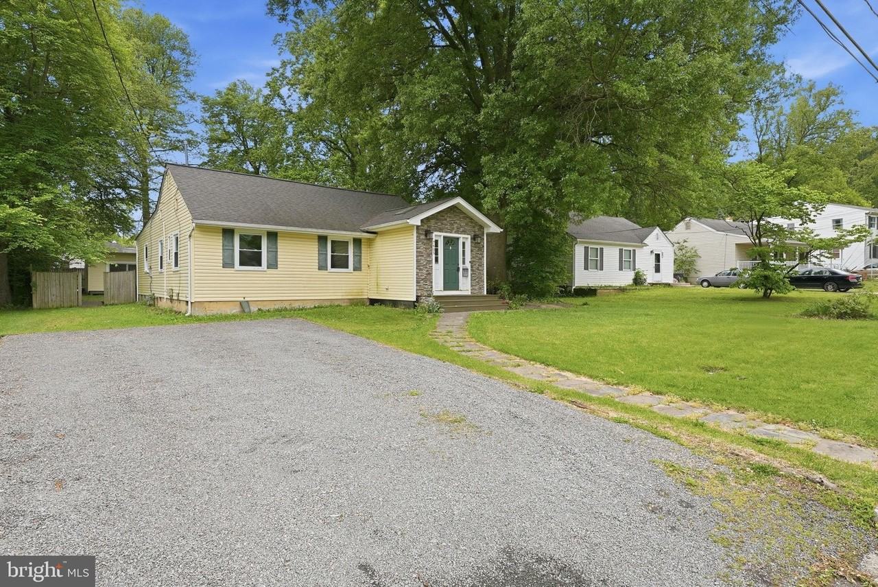7605 Fisher Dr - Photo 2 of 30