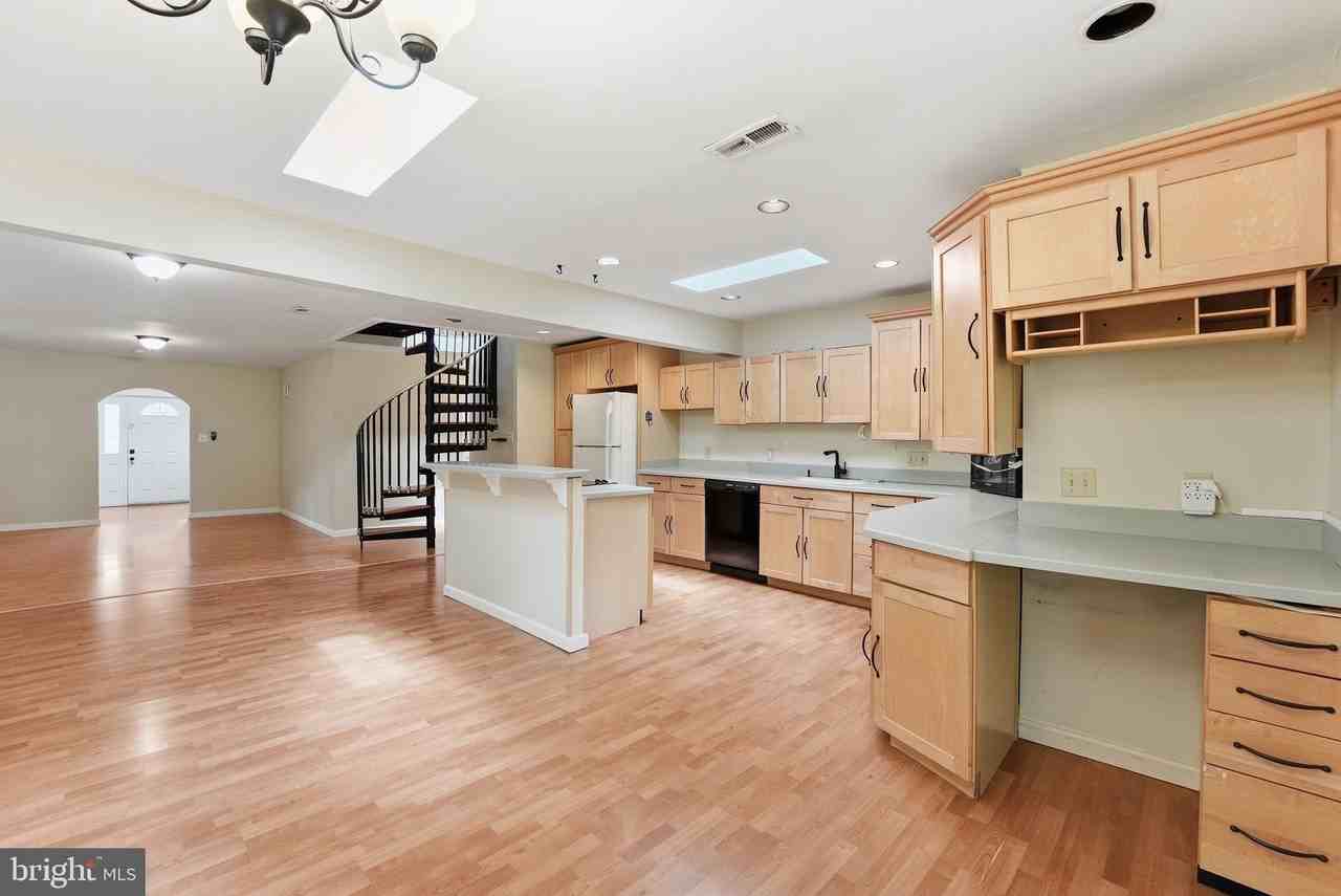 7605 Fisher Dr - Photo 7 of 30
