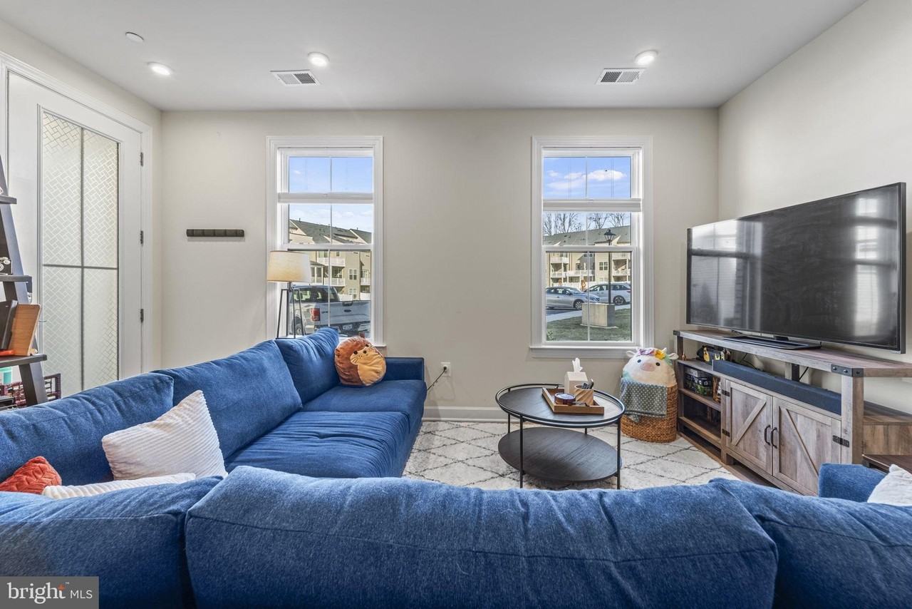 12384 Azure Ln - Photo 5 of 39