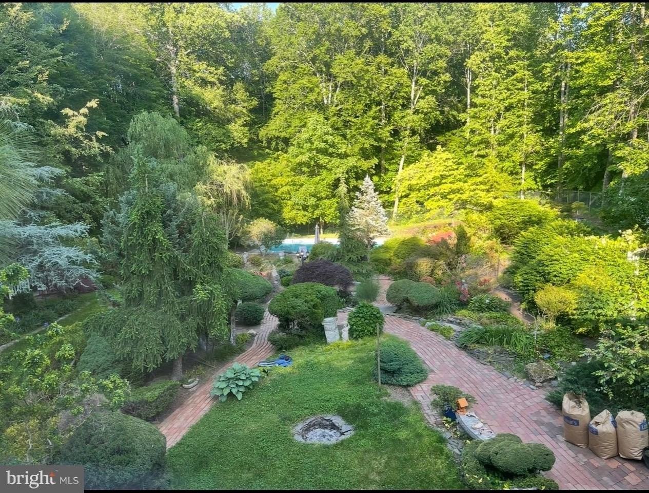 15070 Eclipse Dr - Photo 3 of 9