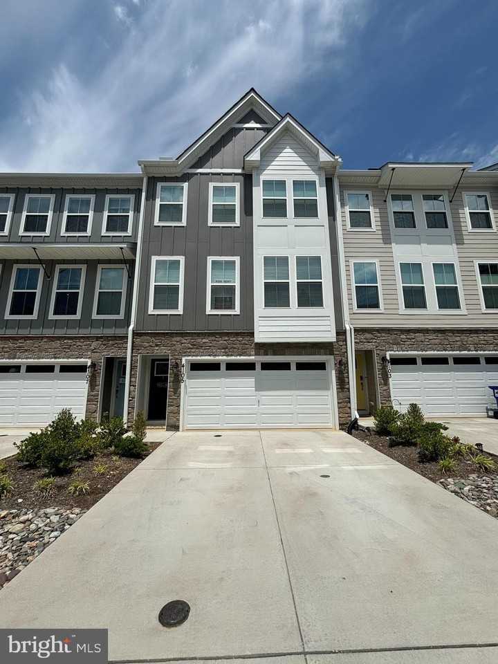 4105 Bolton Ct - Photo 2 of 20