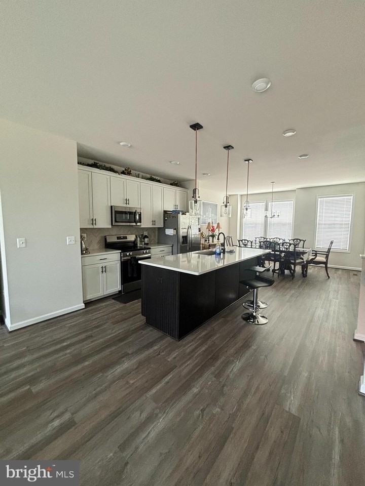 4105 Bolton Ct - Photo 6 of 20