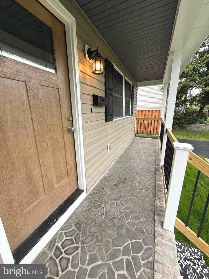 106 Stratford Ave - Photo 3 of 16