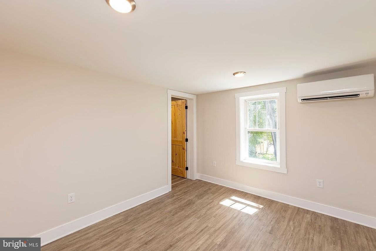 550 N Loudoun St #4 - Photo 7 of 14