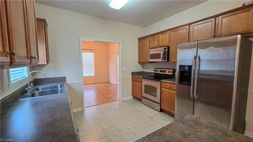 4001 Parkview Ct - Photo 3 of 13