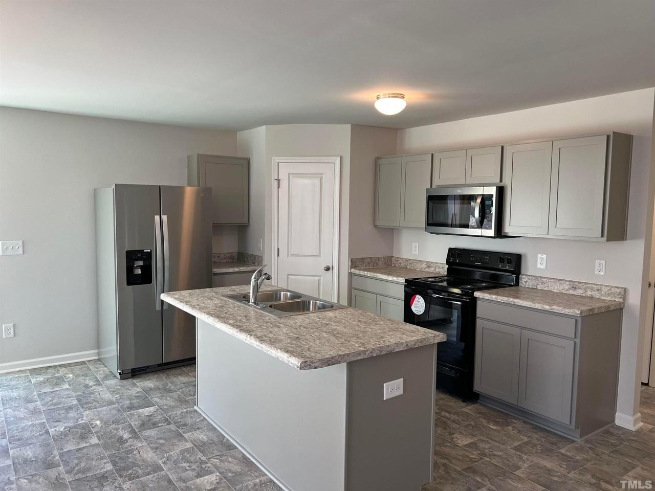 179 Maple Tree Ln - Photo 2 of 19