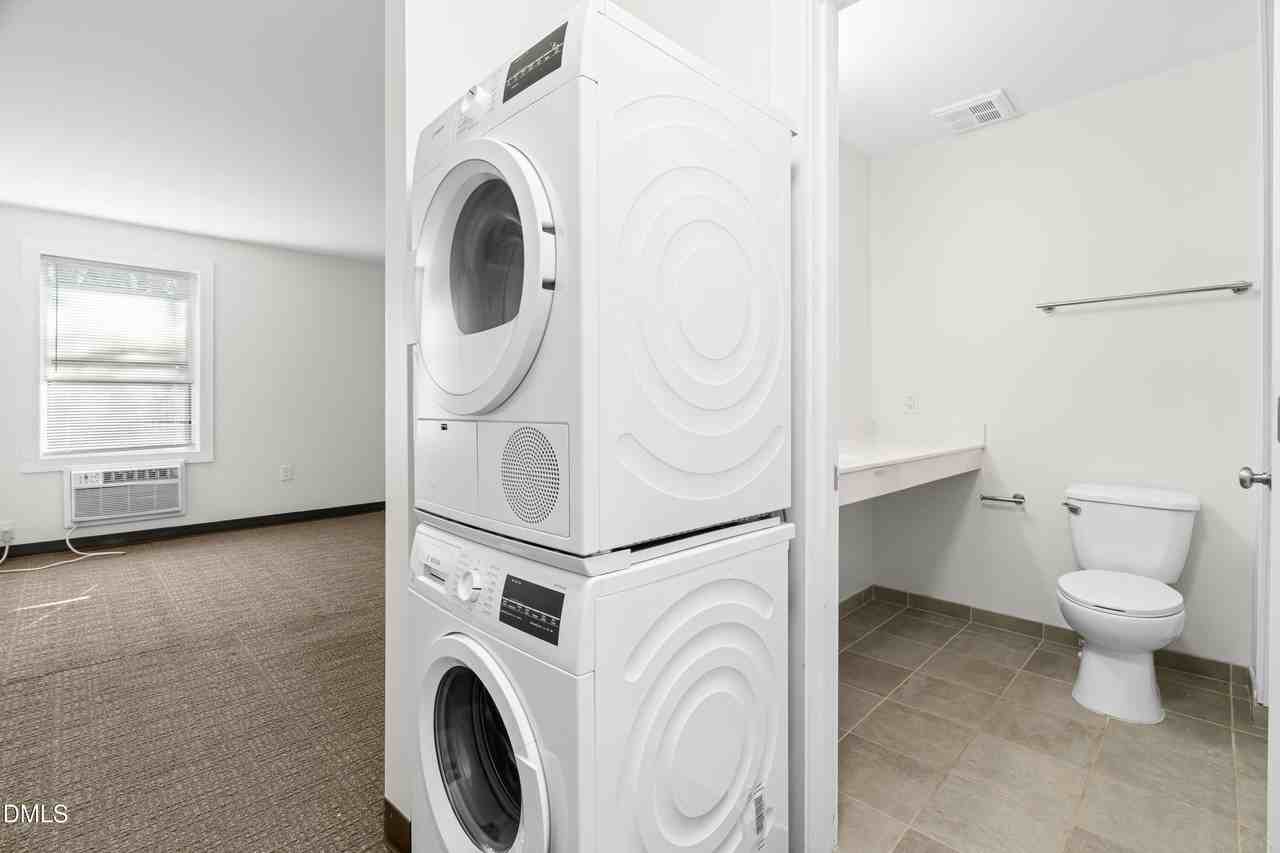 5104 Hollyridge Dr #207 - Photo 3 of 23