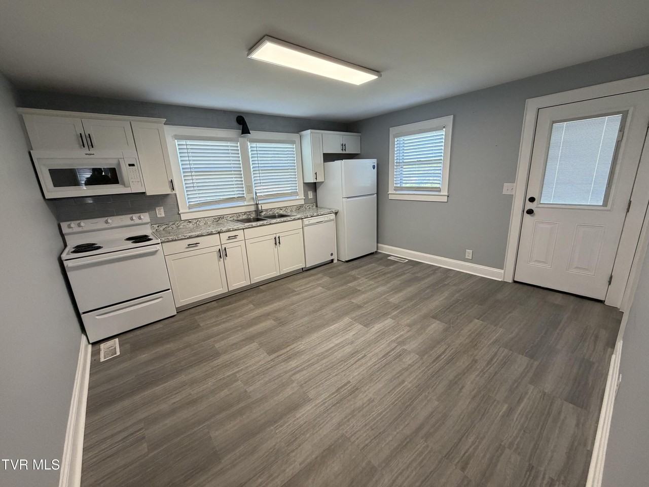 2505 Catherine St - Photo 3 of 12