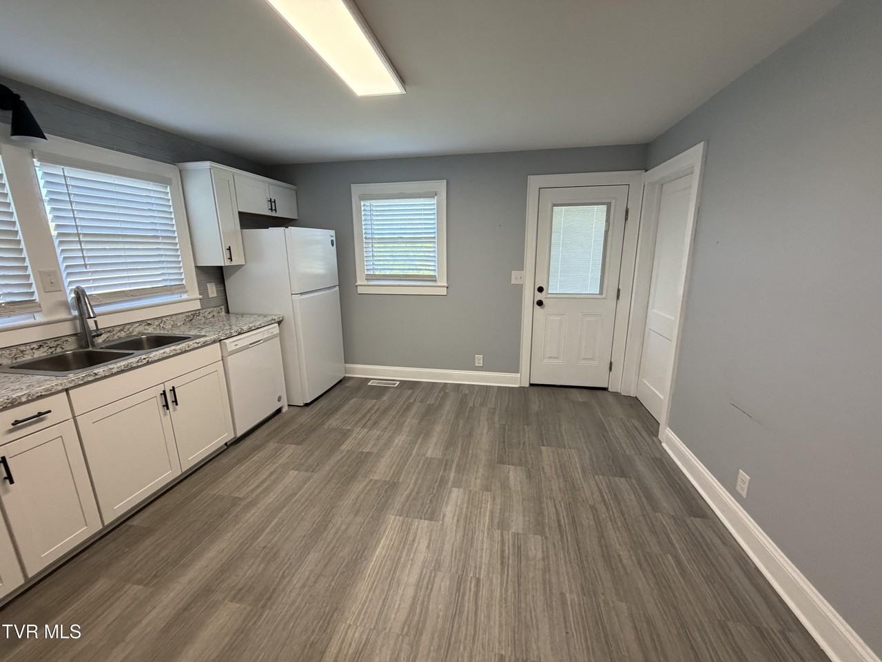 2505 Catherine St - Photo 4 of 12