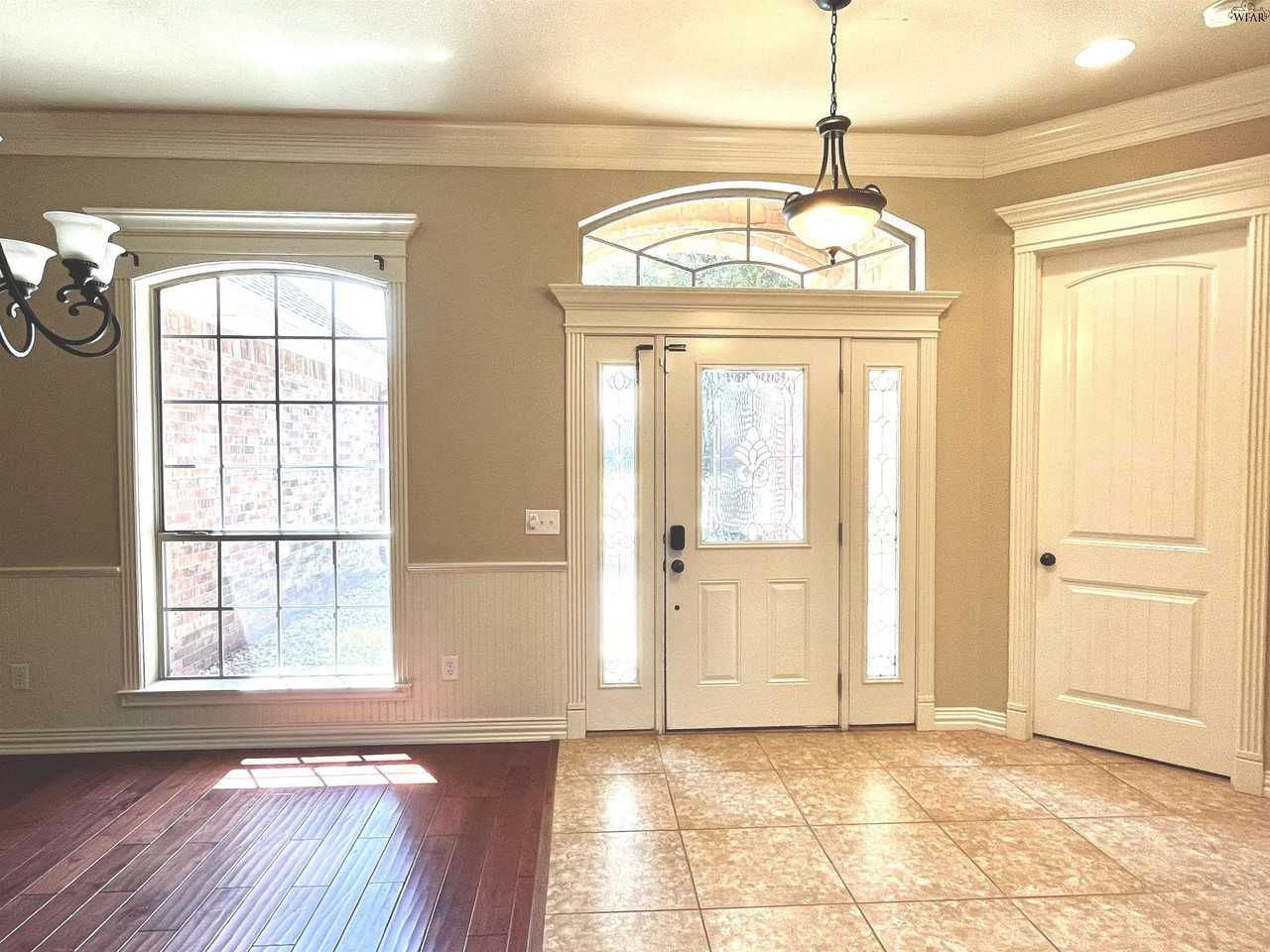4154 Candlewood Cir - Photo 3 of 32