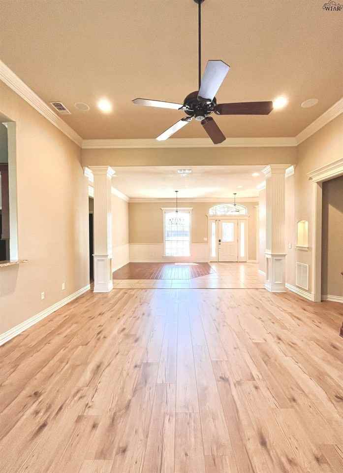 4154 Candlewood Cir - Photo 5 of 32