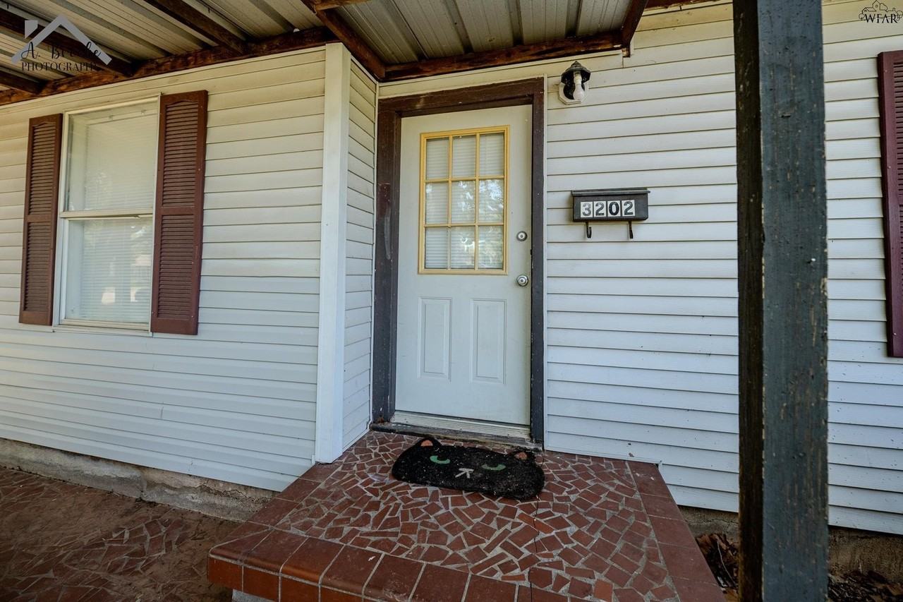 3202 Grant St - Photo 4 of 19