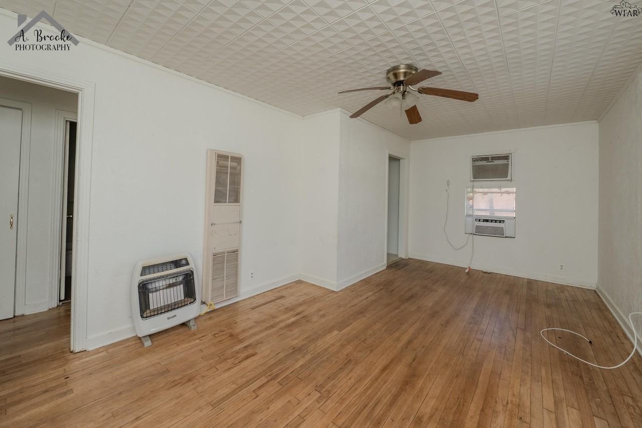 3202 Grant St - Photo 5 of 19