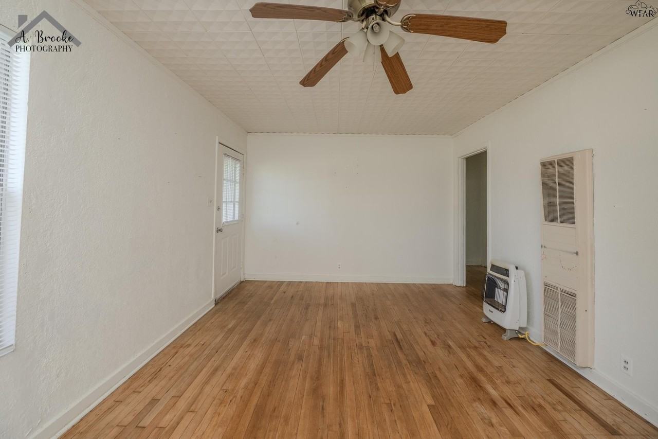 3202 Grant St - Photo 6 of 19