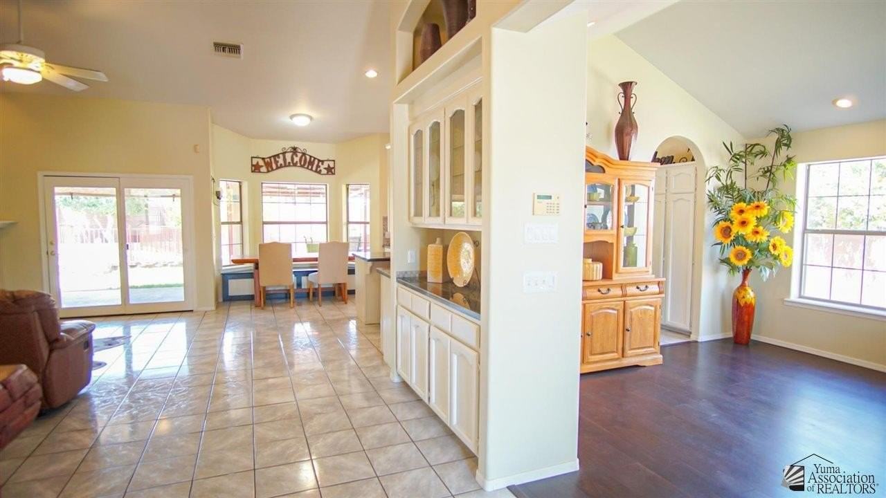 3376 S 15th Ave - Photo 3 of 31