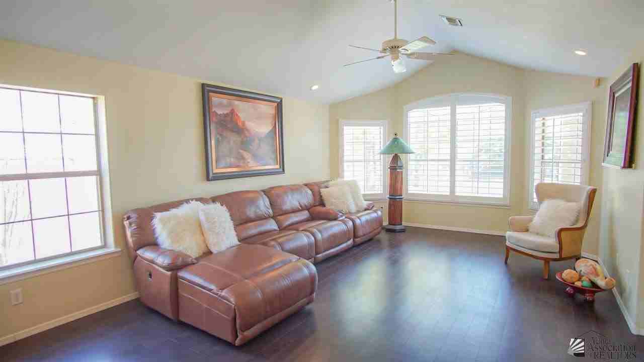 3376 S 15th Ave - Photo 5 of 31
