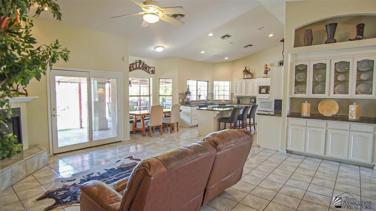 3376 S 15th Ave - Photo 7 of 31