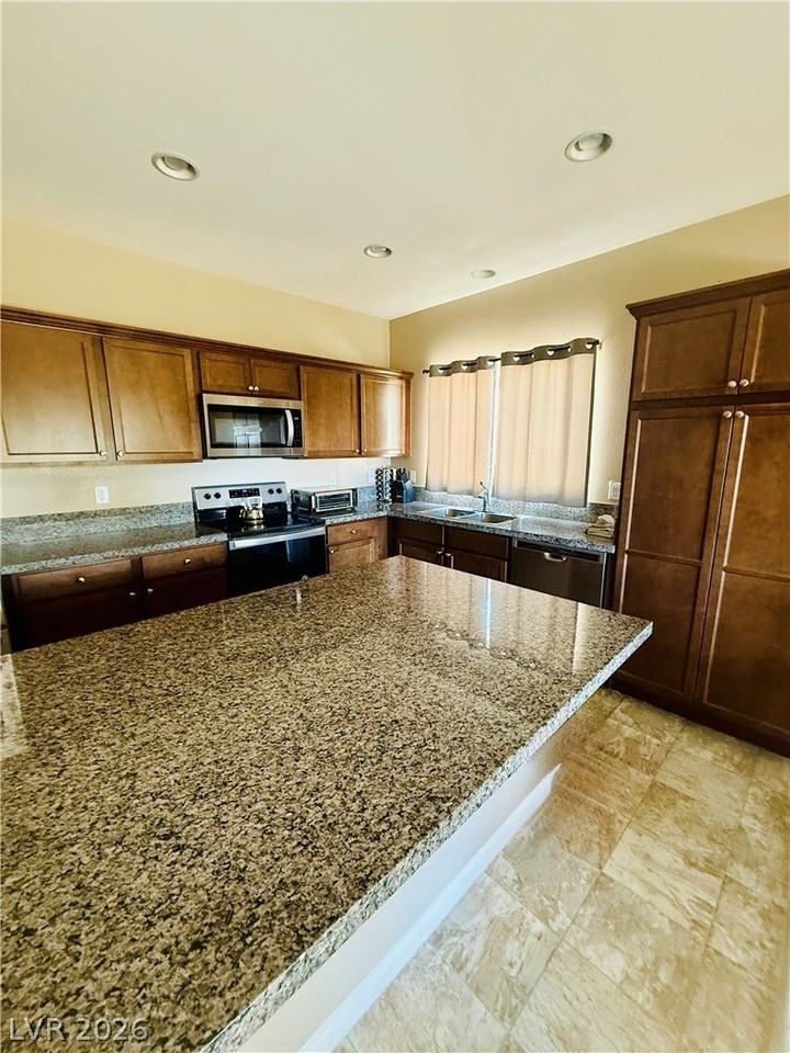 5485 San Pietro Dr - Photo 4 of 6