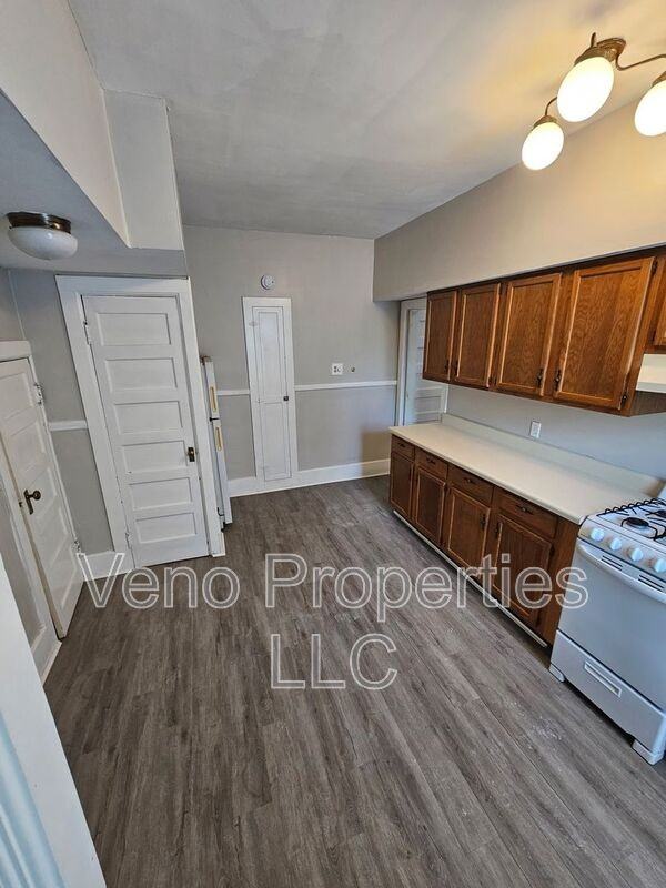 50 Manning Blvd #1 - Photo 3 of 8