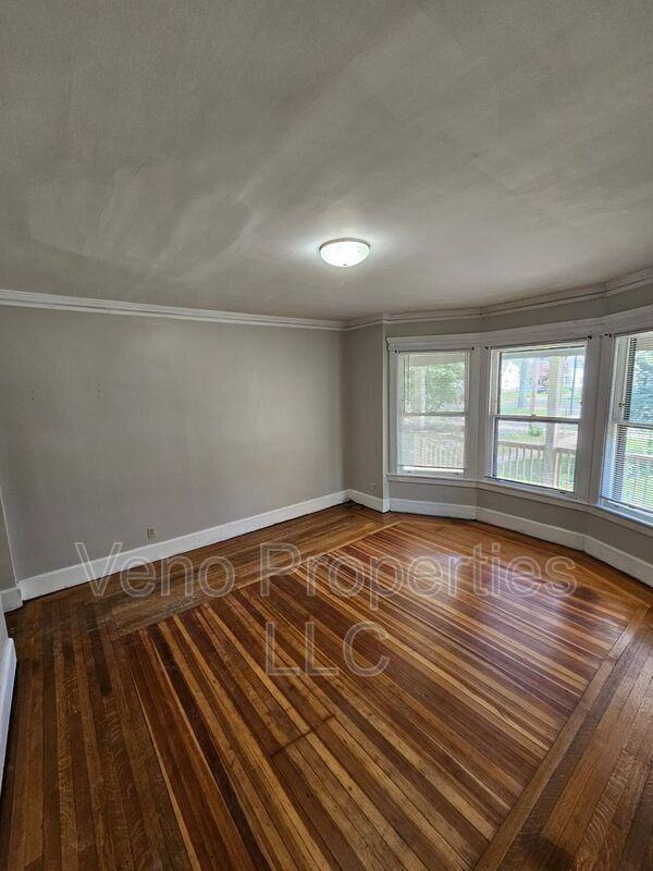 50 Manning Blvd #1 - Photo 4 of 8