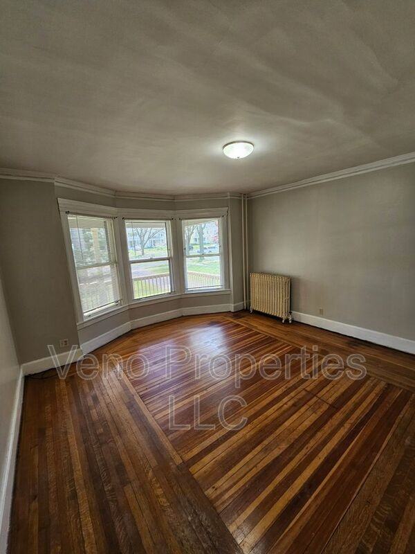 50 Manning Blvd #1 - Photo 5 of 8
