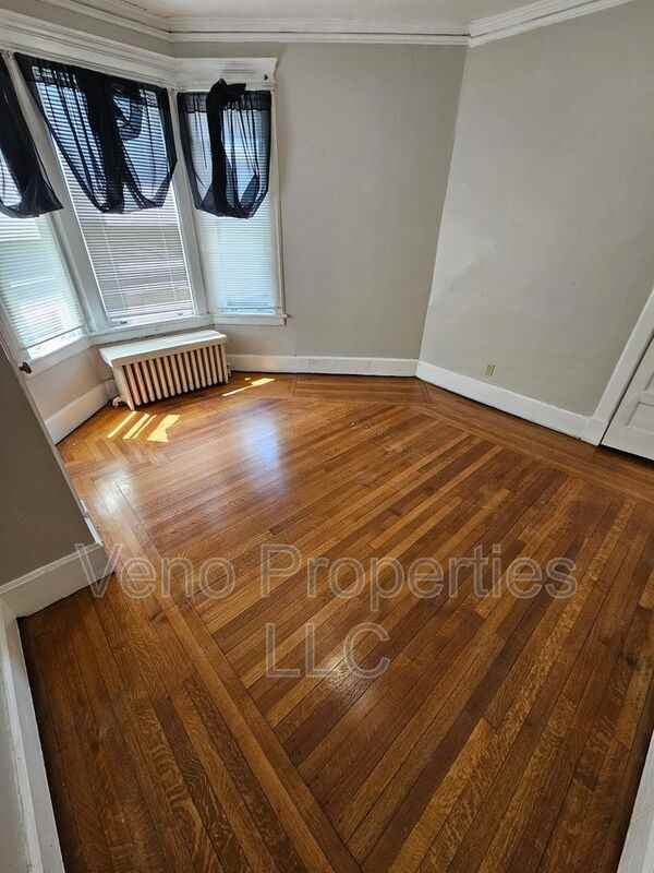 50 Manning Blvd #1 - Photo 7 of 8