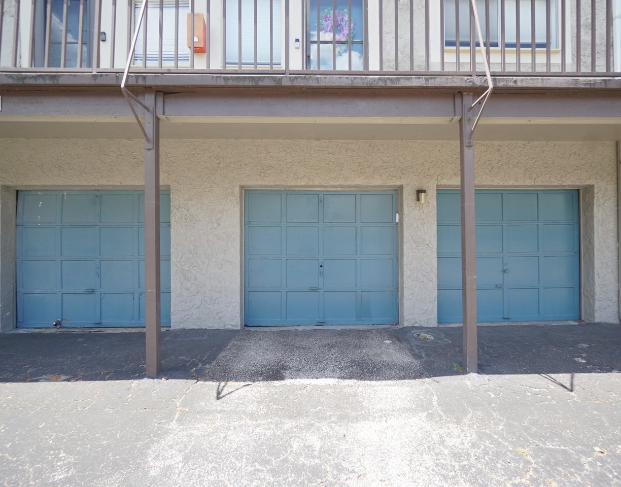 6325 Newtown Cir #B5 - Photo 2 of 32