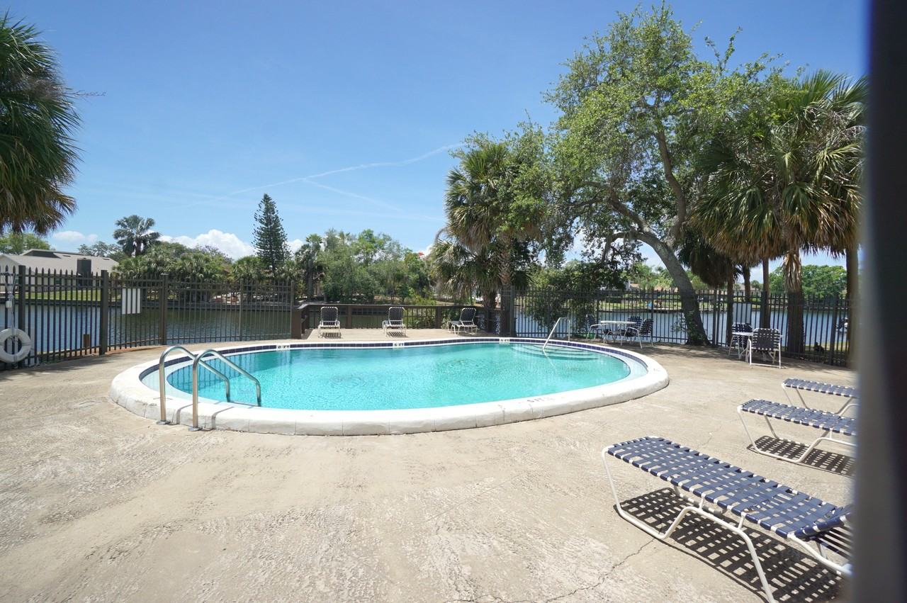 6325 Newtown Cir #B5 - Photo 3 of 32