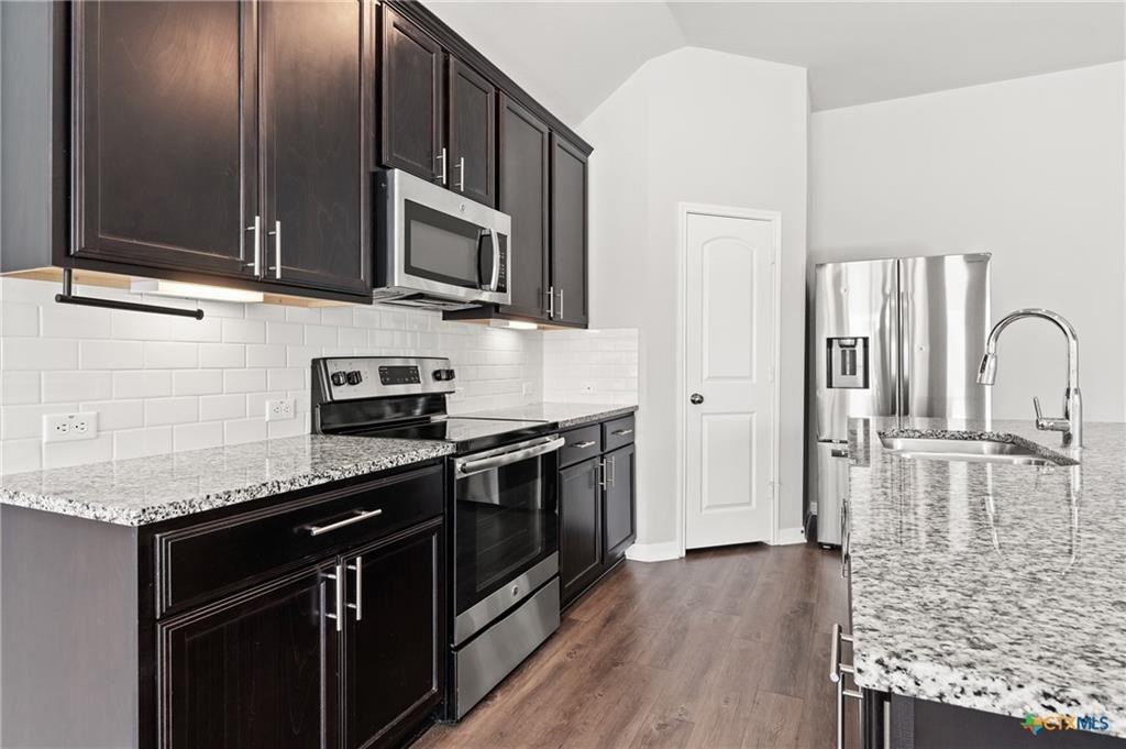 5310 Fenton Ln - Photo 6 of 35