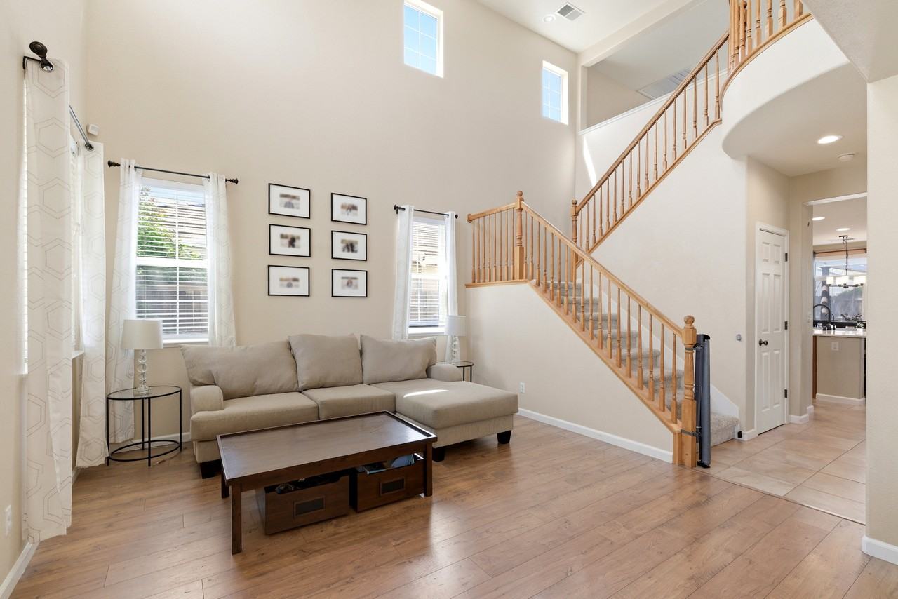 1282 Seymour Cir - Photo 7 of 36