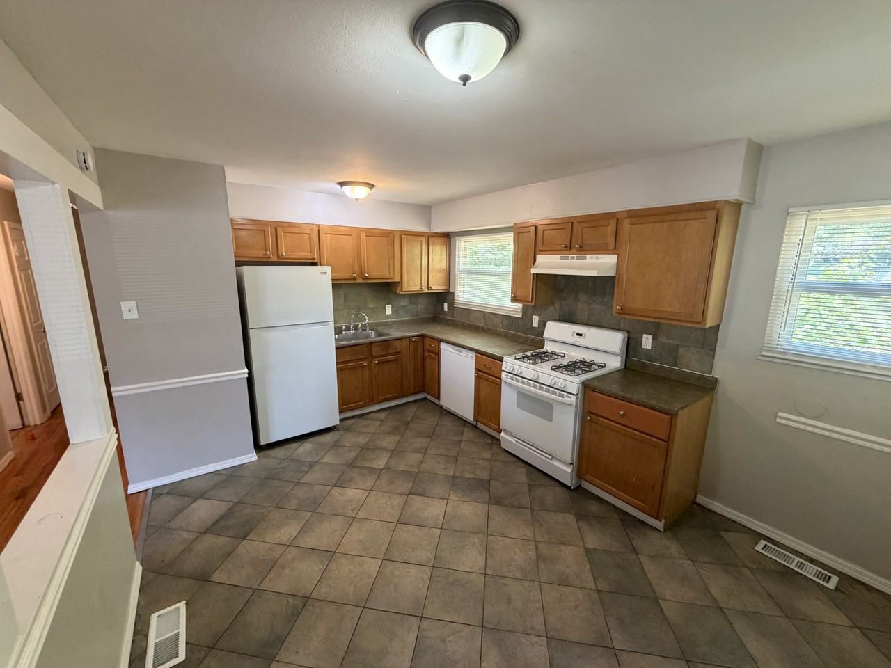 1413 Redman Blvd - Photo 7 of 21