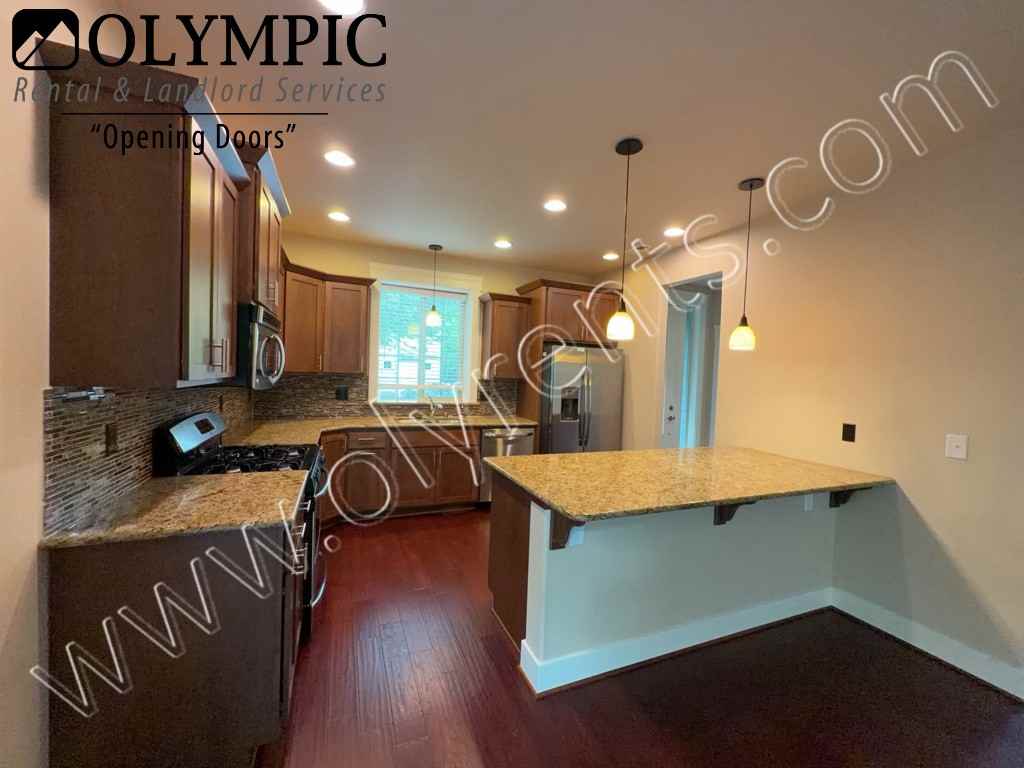 1611 Bellerive Way Se - Photo 5 of 34