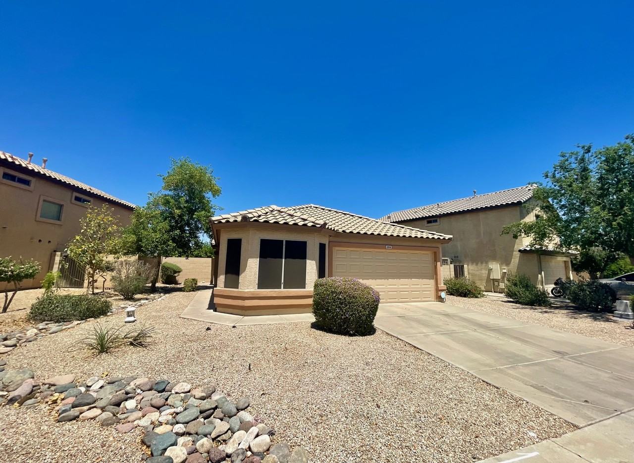 10914 W Wilshire Dr - Photo 2 of 30