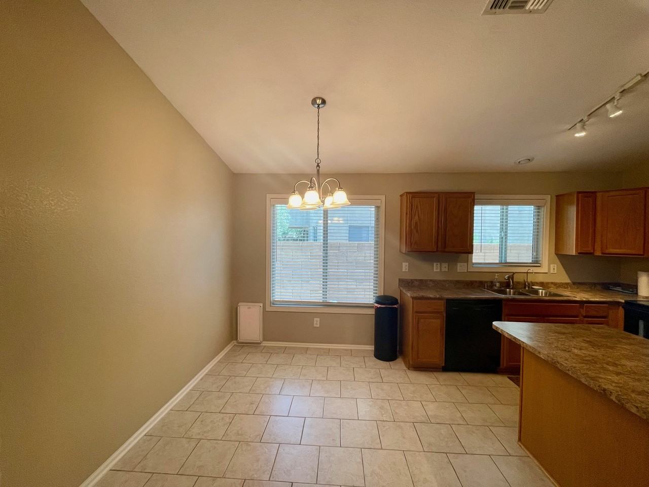 10914 W Wilshire Dr - Photo 7 of 30