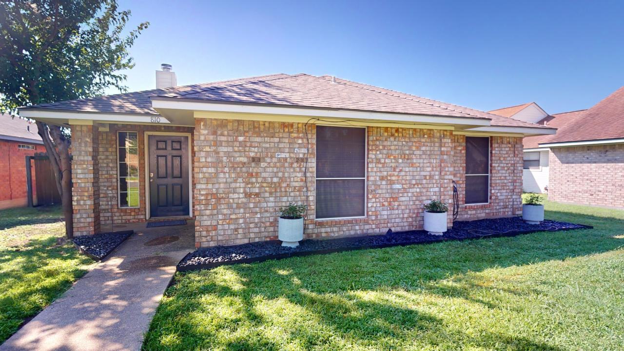 810 Camellia Ct - Photo 2 of 30