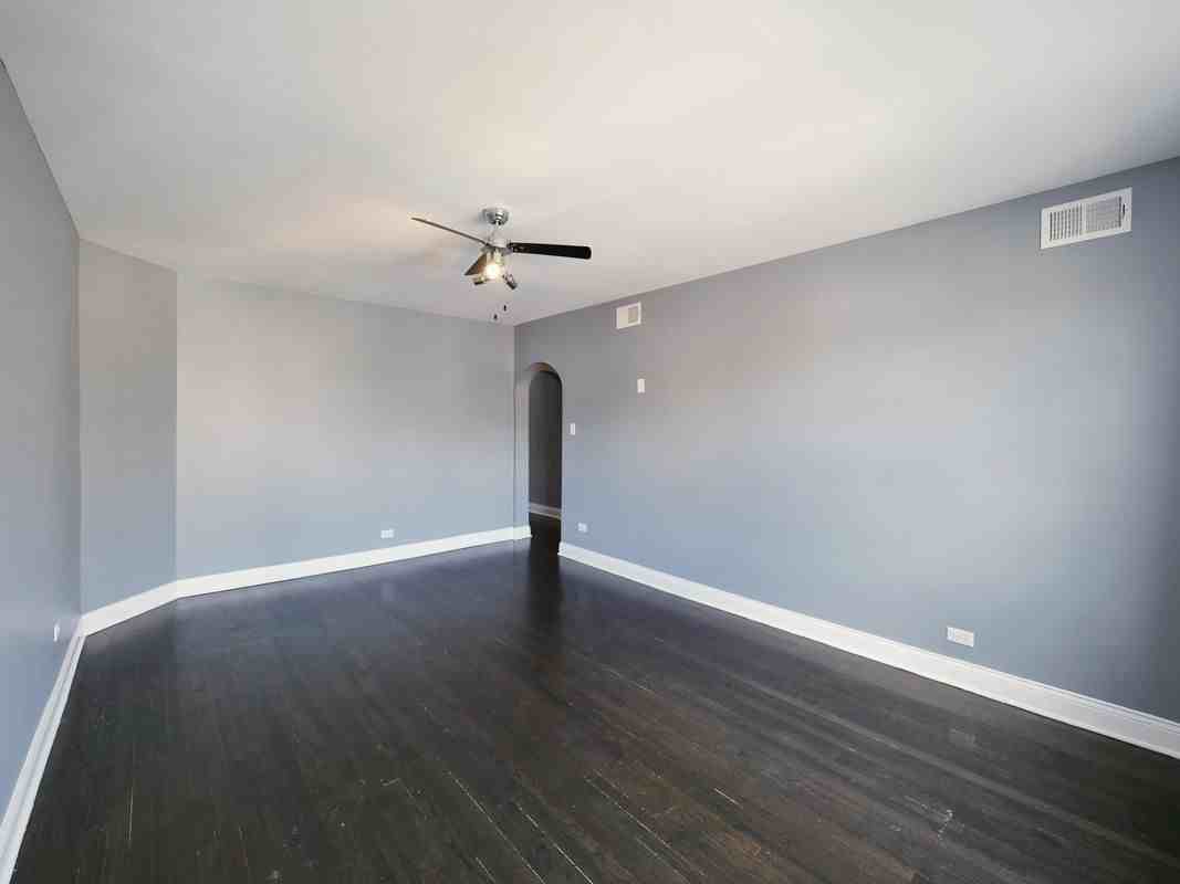 3309 W Bryn Mawr Ave ##2 - Photo 3 of 26
