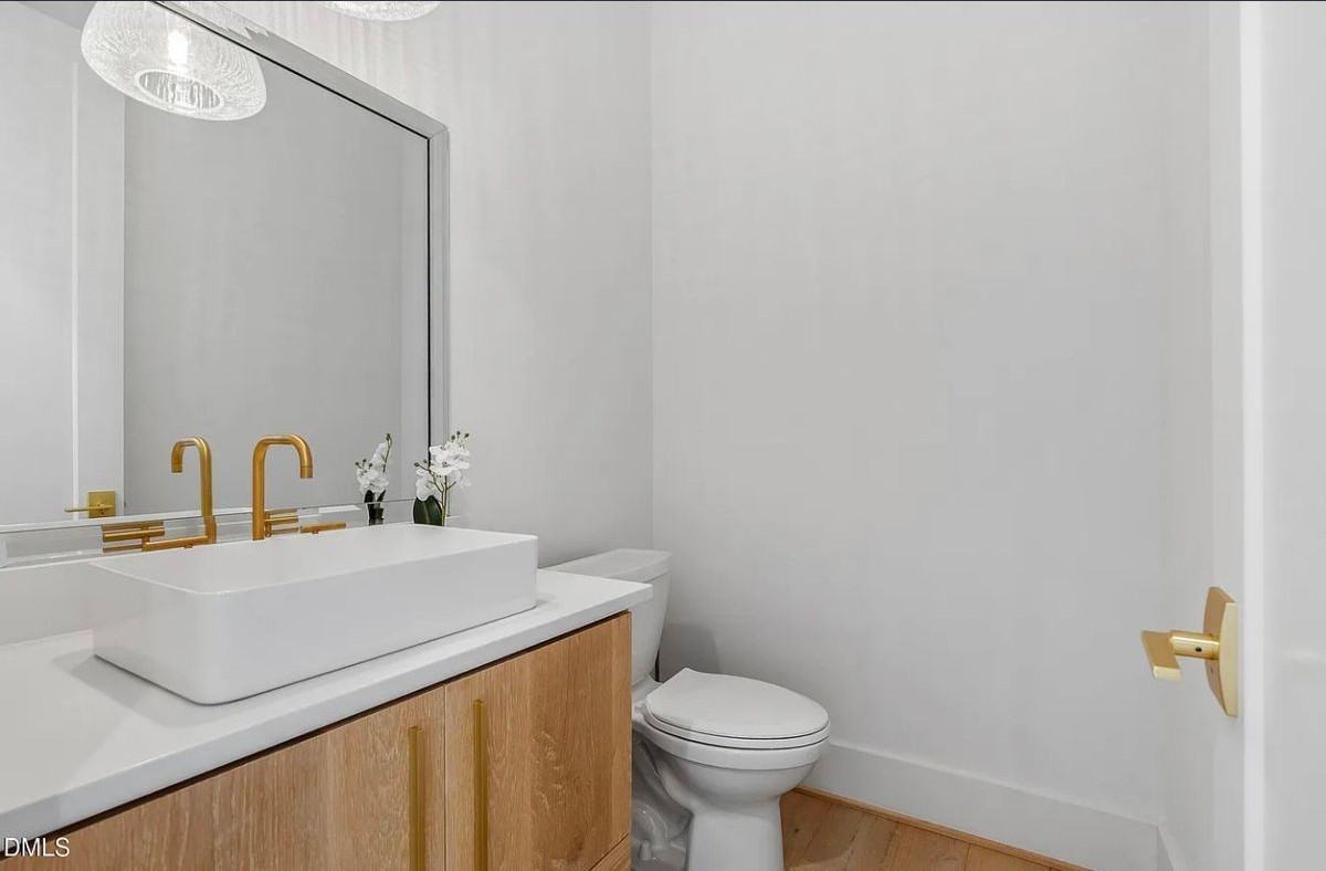 1506 Dexter St - Photo 2 of 6