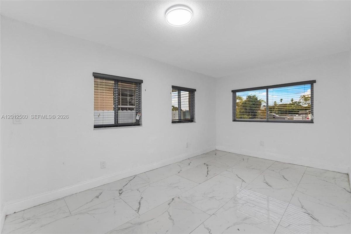 4520 Sw 25th St - Photo 5 of 9