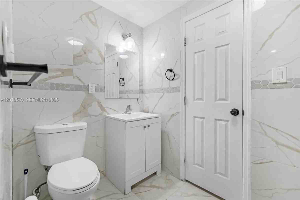 4520 Sw 25th St - Photo 7 of 9