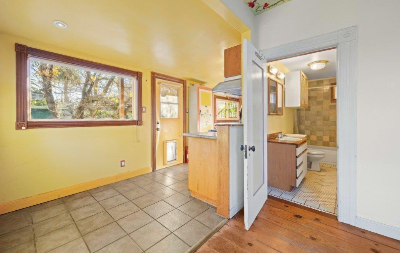 1726 Parker St #1 - Photo 4 of 16