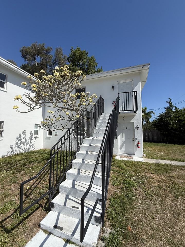 698 Union St #6 - Photo 2 of 7