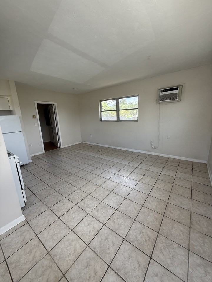 698 Union St #6 - Photo 3 of 7