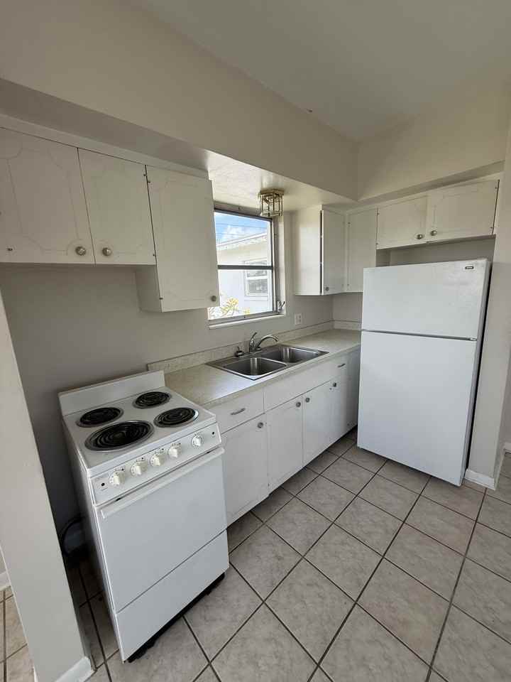 698 Union St #6 - Photo 4 of 7