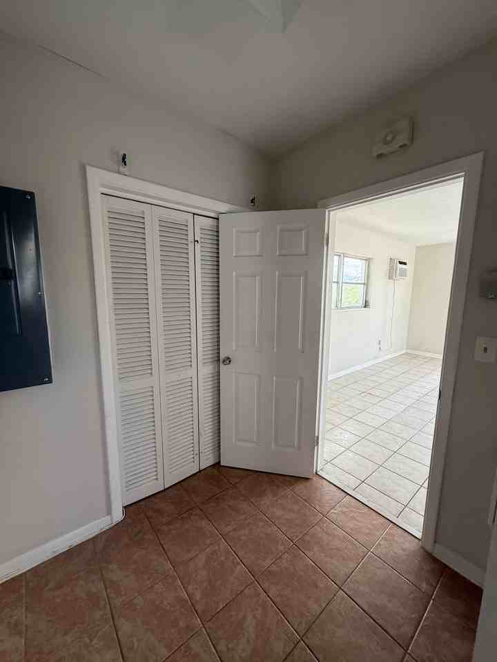 698 Union St #6 - Photo 6 of 7