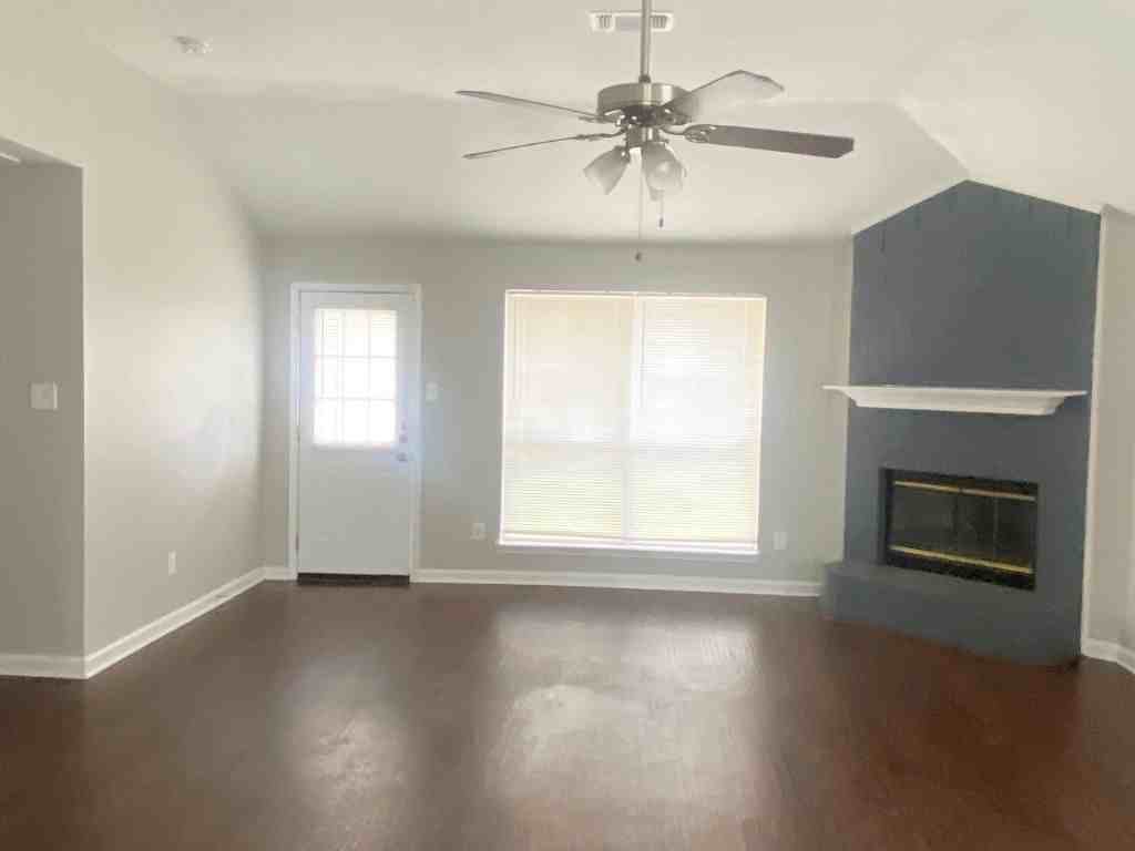 2843 Saint Johns Ave - Photo 3 of 15