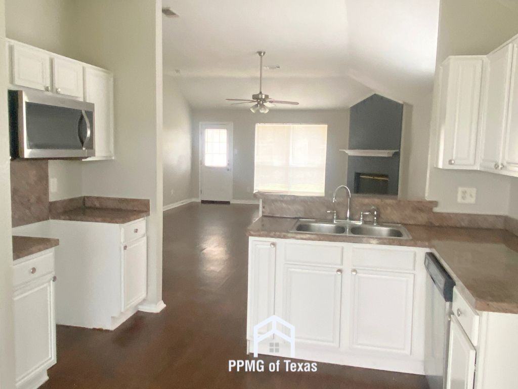2843 Saint Johns Ave - Photo 4 of 15