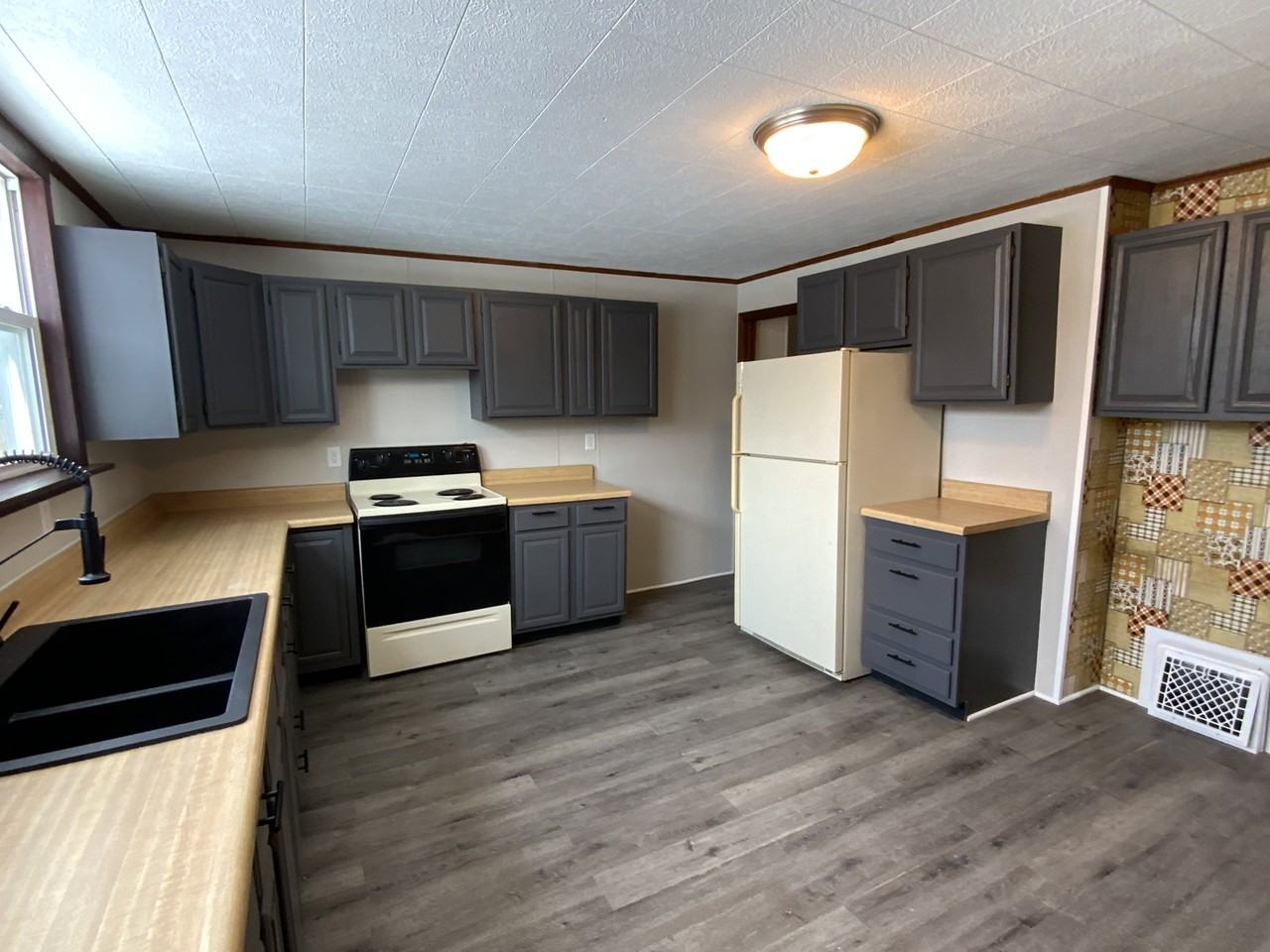 121 N 28th Ave W - Photo 3 of 18