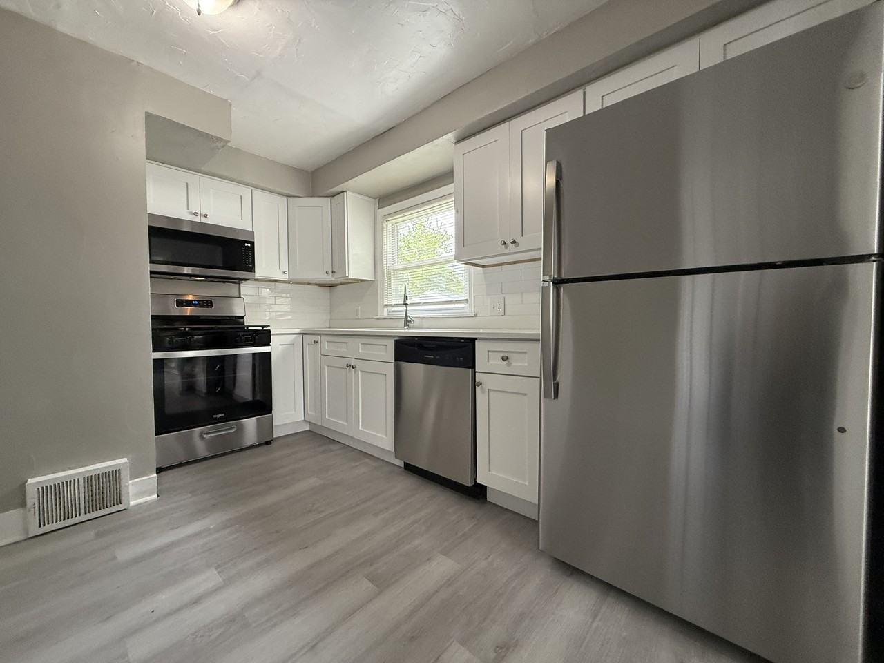 4241 Bayard Rd - Photo 3 of 23