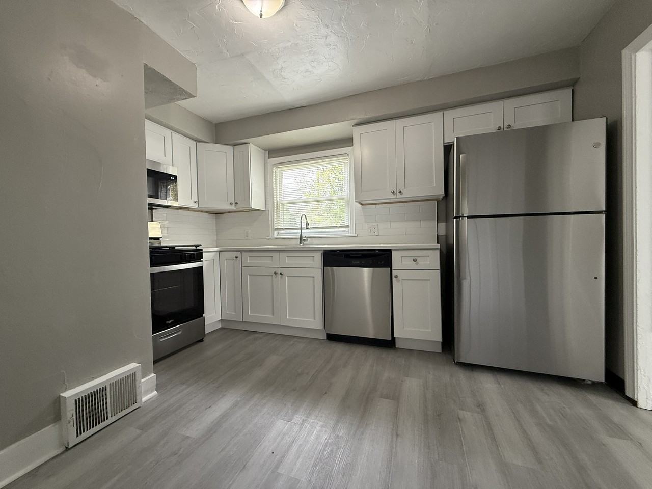 4241 Bayard Rd - Photo 5 of 23